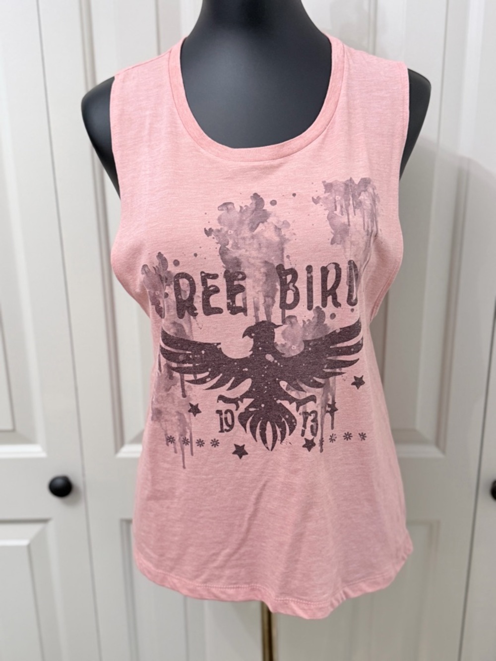 Next Level “Free Bird” Graphic Muscle Tank Top in Pink – Size Large - Picture 2 of 10